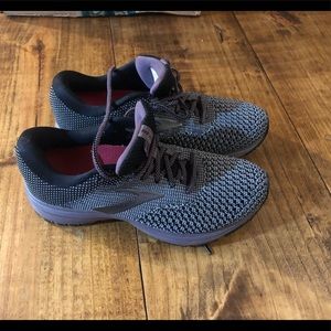 Women’s brooks revel 2 size 6.5 m